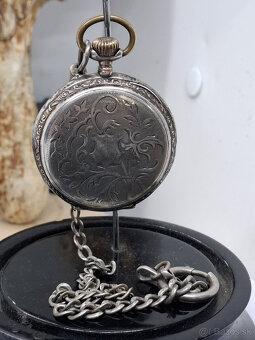 Predám funkčné starožitné strieborné vreckové hodinky so str - 4