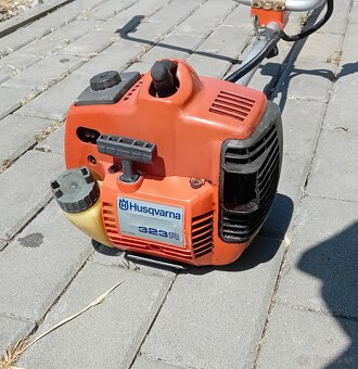 Krovinorez Husqvarna 323r - 4