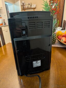 Čierny kávovar DeLonghi Magnifica S - 4