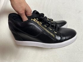 Čierne členkové topánky s opätkom zn. GUESS originál - 4