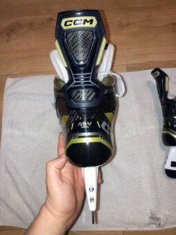 Predam CCM asv pro hokejove korcule - 4