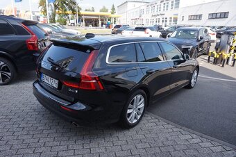 Volvo V60 II D4 AWD Drive-E AUT MOMENTUM PRO Jul 2020 - 4
