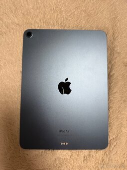Predám iPad Air 5. generácie (64 GB, modrý) + Magic Keyboard - 4