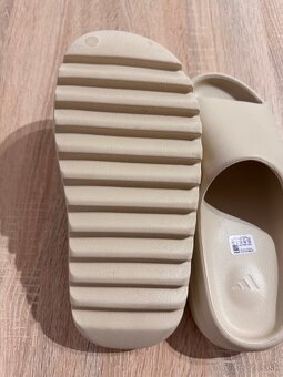 Predám šľapky Adidas Yezze Slide NOVÉ - 4
