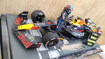 Max Verstappen 1:18 s figurkou - štvrtý titul 2024 - 4