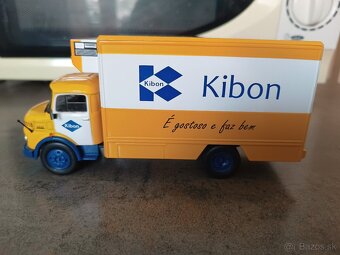 1:43 Mercedes Benz - 4