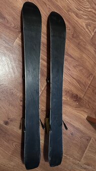 REZERVOVANÉ Detské lyže, 80cm, lyžiarky 17,5 a prilba - 4