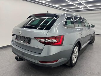 Superb Combi 2,0 TDI Style 110kW Ťazné Top stav - 4