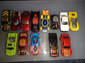 Predám autíčka Hotwheels 2 - 4