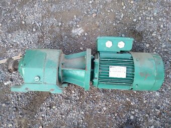 Motor aj s prevodovkov - 4