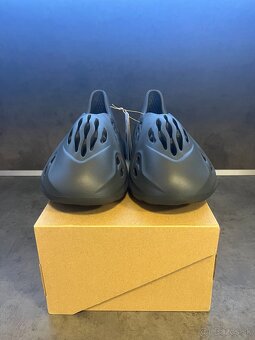 Adidas Yeezy Foam RNR Carbon - 4