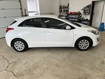 Hyundai i30 CRDi 81KW 1.majitel KLIMA TAŽNÉ ZAŘÍZENÍ - 4