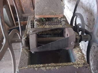 sečkárka na seno-slamu - 4