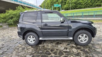 Predám Mitsubishi Pajero 4 - 4