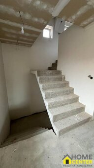 PREDAJ : RODINNÝ DOM, KOMÁRNO - NOVÁ STRÁŹ - 4