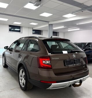 Skoda Octavia Scout 2.0TDI 110Kw 4x4 Webasto/Canton/Panorama - 4