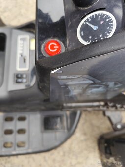Detský traktor na baterky s vlečkou - 4
