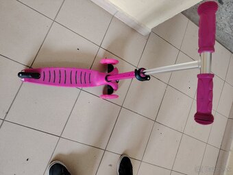 Kolobežka detská s LED koliaskami - 4