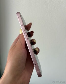 iPhone 15 pink - 4