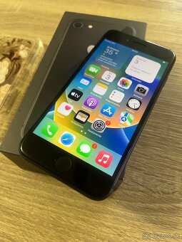 Apple iPhone 8 / 64GB Black / TOP stav - 4