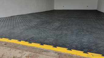 Garáž z reklamnou plochou v centre mesta Zvolen - 4