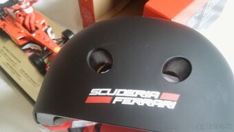 prilba Ferrari NEPOUŽITÁ - veľkosť M - 4