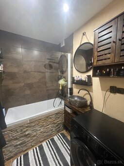 SIMI real -krásny zrekonštruovaný 3 izbový bytík s balkónom - 4
