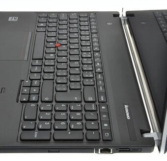 Predam Lenovo ThinkPad s dotykovym IPS displejom 15,6". - 4