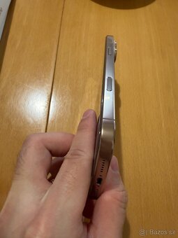 Predam iphone 16 pro max 256GB ZLATY - 4