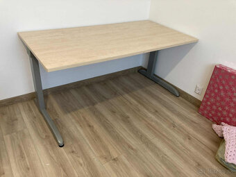 Kvalitný kancelársky stôl + uzamykateľný kontajner - 4
