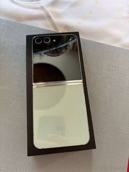 Samsung galaxy Z flip5 - 4
