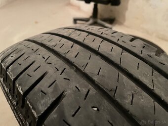 Michelin Agilis 215/70 R15 C - 4