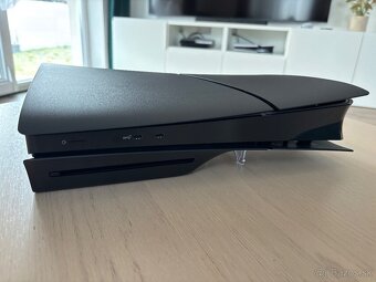 Originálny čierny kryt pre PlayStation 5 Slim - 4