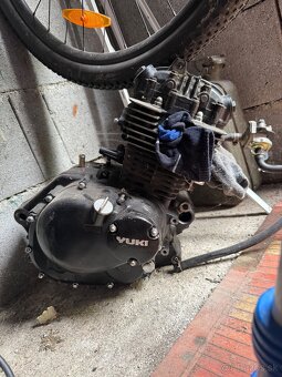 Motor yuki 125 - 4
