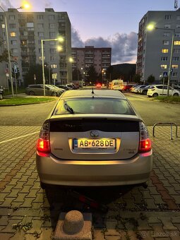 Toyota Prius - 4