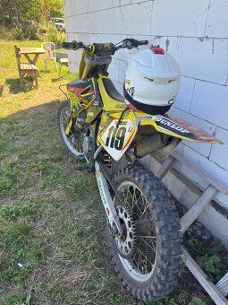 Suzuki rm 125 2T v zábehu - 4