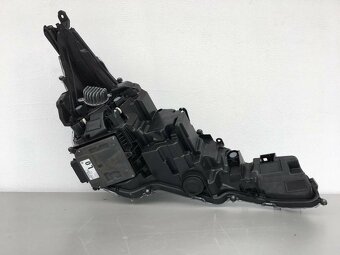 TOYOTA COROLLA E21 HB KOMBI 19- ĽAVÉ PREDNÉ SVETLO - 4