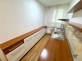 NA PRENÁJOM REKONŠTRUOVANÝ 1 IZB. BYT, 33M2, KOMENSKÉHO UL., - 4