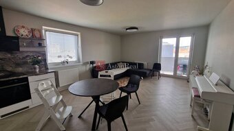 PRENÁJOM- Poprad 3-izbový byt centrum, 2 garáž.státia, balkó - 4