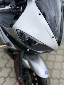 Yamaha R6 - 4