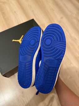 Air Jordan 1 - 4