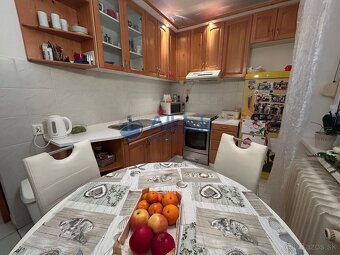 Znížená cena Pekný tehlový 3-izbový byt s balkónom na ulic - 4
