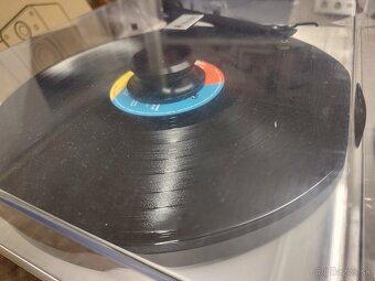 Gramofon Pro-Ject Juke Box a QAcoustics 2020 čierne - 4