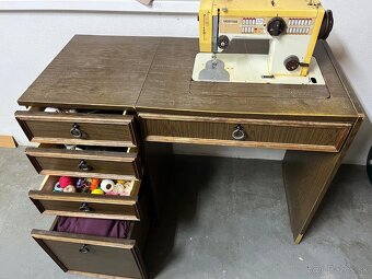 Šijací stroj Veritas so stolíkom - 4