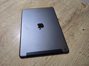 Ipad 7 32gb plnefunkcny na displeji su len jemne skrabanceky - 4