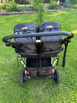 Dvojičkový kočík Mountain Buggy Duet V3+ autosedačky - 4