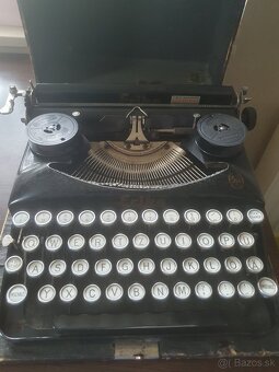 Predam pisaci stroj zn.Erika - 4