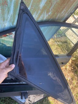 Bočné trojuholníkové sklo Audi A6 C6 (pravé/zadné) - 4