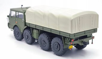 Tatra 813 VT 8x8 1:43 časopis - 4