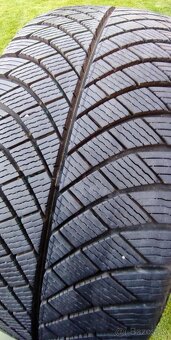 Pneu 235/45 r18 - 4